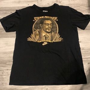 Mens size medium Nike tee